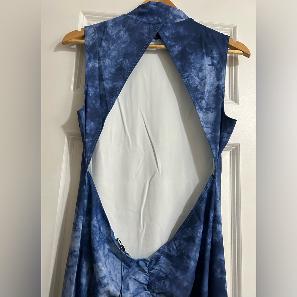 Elegant Blue Tie-Dye Dress - Picture 5 of 9